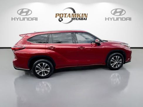 Used 2020 Toyota Highlander XLE FWD image 4