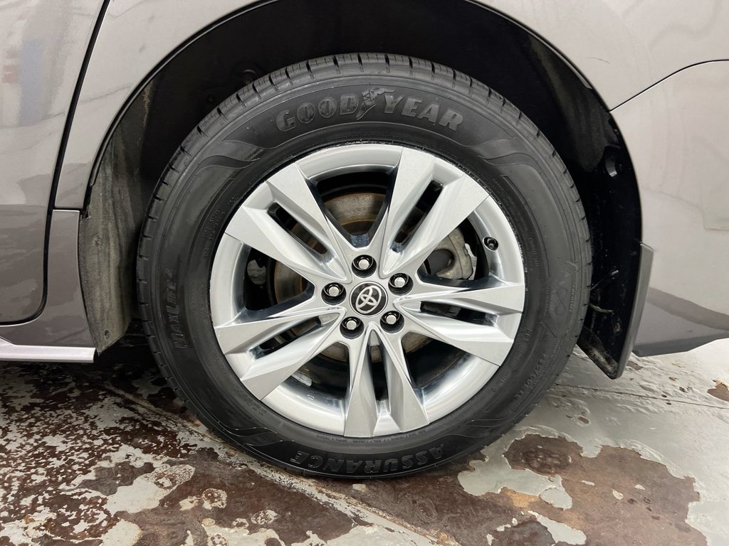 Used 2024 Toyota Sienna XLE w/ XLE Plus Package AWD/4WD image 29