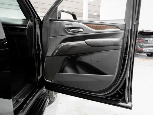 Used 2024 Cadillac Escalade ESV Sport Platinum w/ LPO, ONYX Package image 33