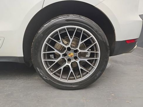 Used 2018 Porsche Macan S image 16