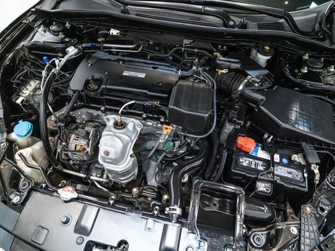 Used 2017 Honda Accord LX image 31