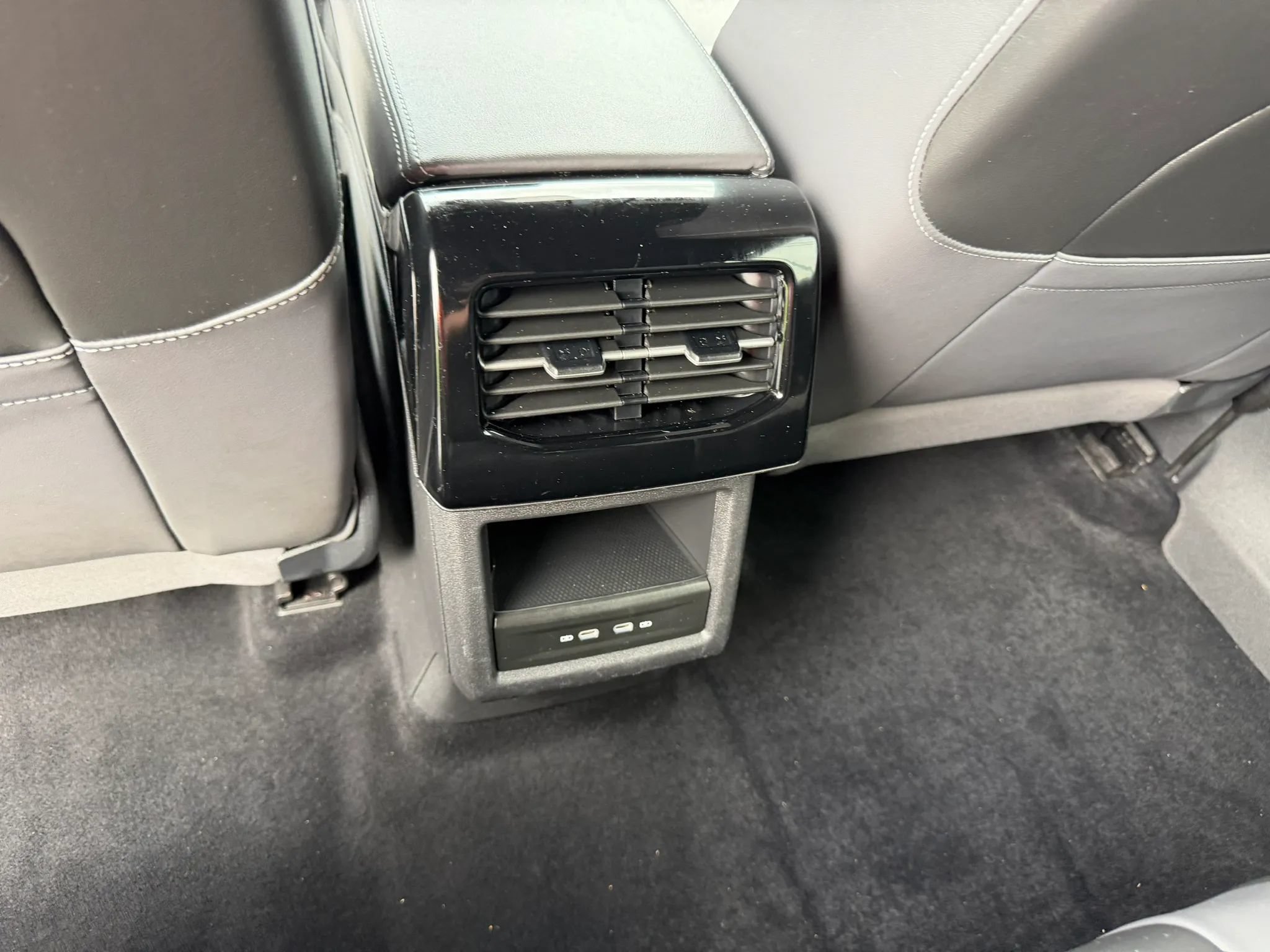 Used 2023 Volkswagen ID.4 Pro AWD/4WD image 32