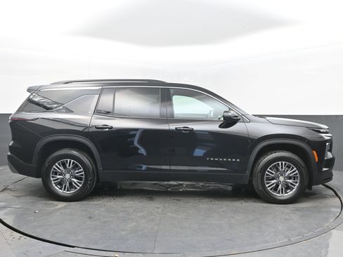 Used 2025 Chevrolet Traverse LT image 10