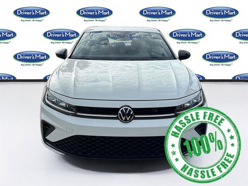 Used 2025 Volkswagen Jetta Sport FWD image 2