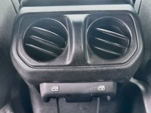 Used 2018 Jeep Wrangler Unlimited Sport S AWD/4WD image 28