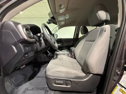 Certified 2020 Toyota Tacoma SR5 w/ Technology Package AWD/4WD image 12
