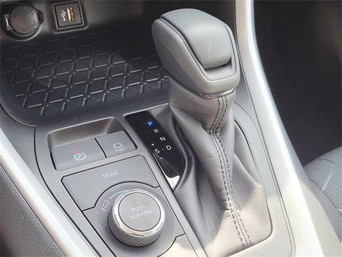 Used 2025 Toyota RAV4 XLE image 31