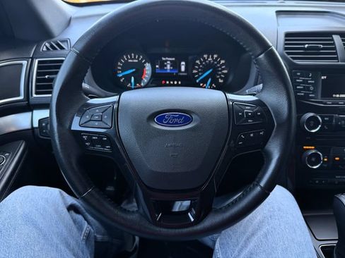 Used 2017 Ford Explorer XLT AWD/4WD image 30