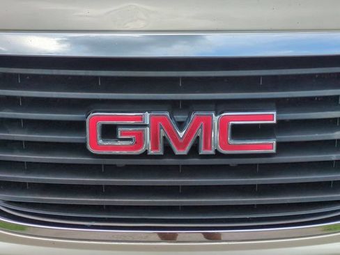 Used 2013 GMC Yukon XL SLT AWD/4WD image 32