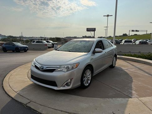 Used 2014 Toyota Camry XLE w/ Leather Package FWD image 10