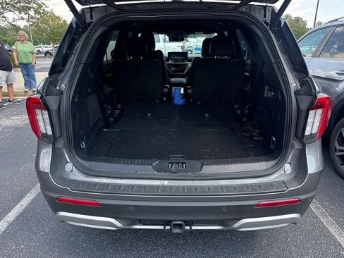 Used 2025 Ford Explorer Platinum RWD image 21