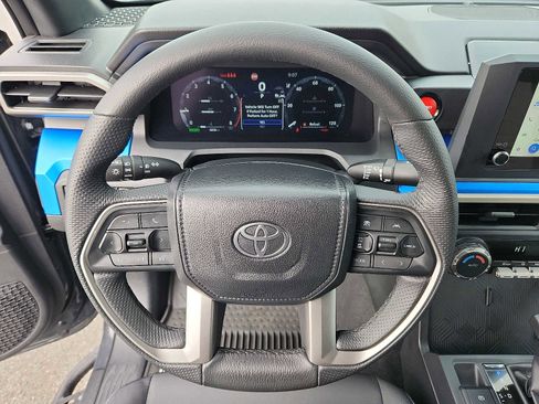 Used 2025 Toyota Tacoma TRD Sport image 18