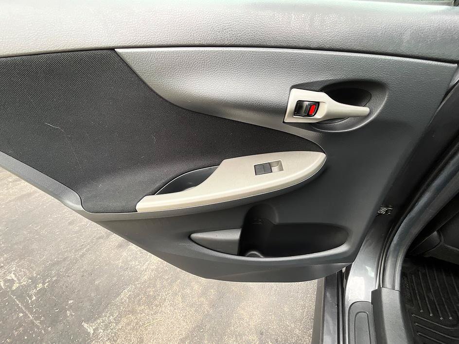 Used 2013 Toyota Corolla S w/ Premium Complete Pkg FWD image 28