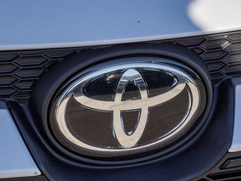 Used 2021 Toyota Corolla LE w/ Carpet Mat Package (TMS) image 11