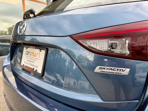 Used 2018 MAZDA MAZDA3 Touring FWD image 11