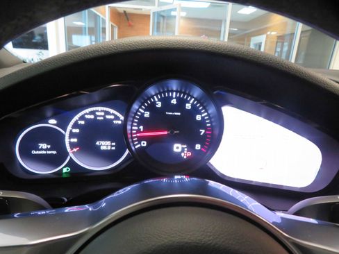 Used 2019 Porsche Cayenne image 30
