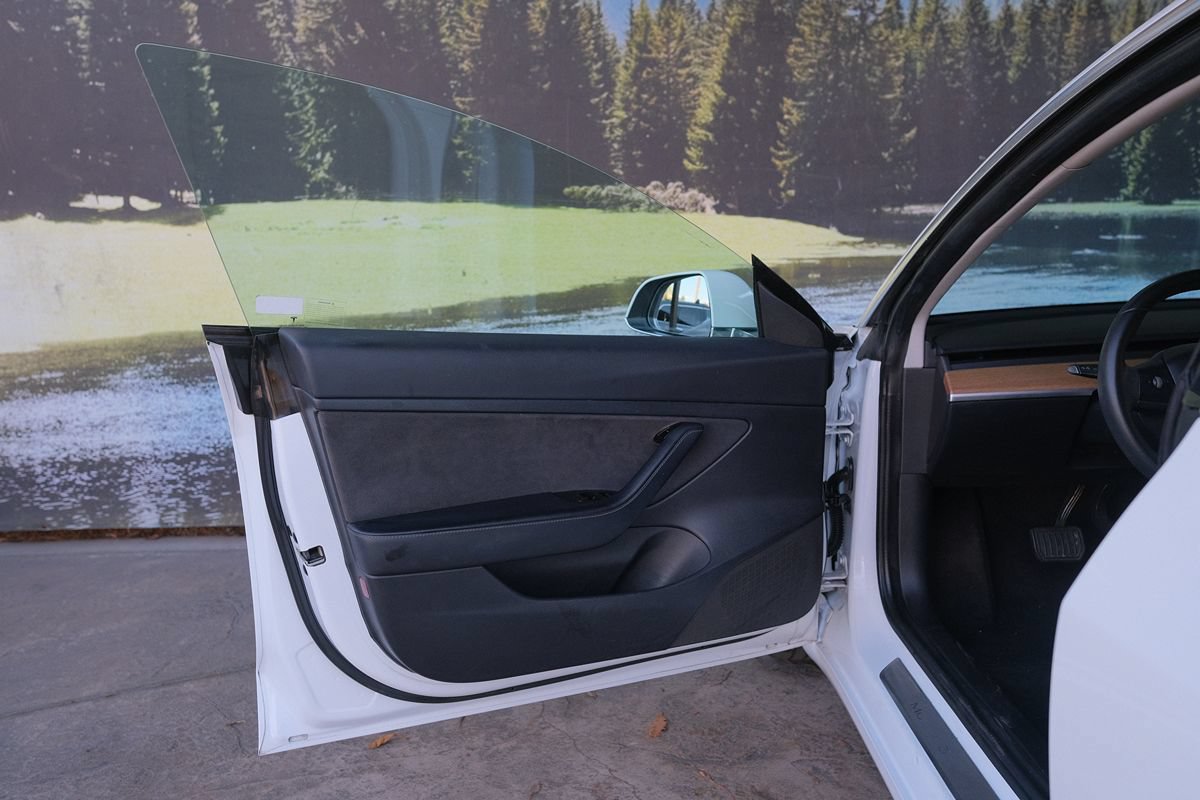 Used 2020 Tesla Model 3 Standard Range RWD image 10