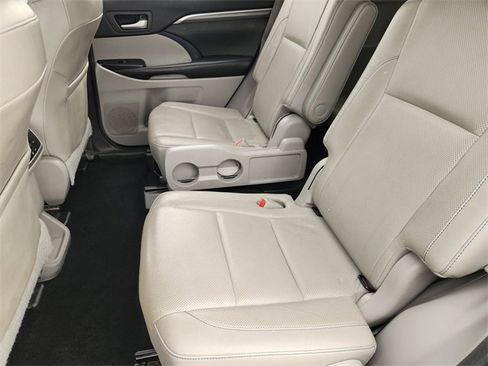 Used 2018 Toyota Highlander Limited image 13
