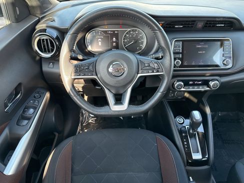 Used 2018 Nissan Kicks SR image 16