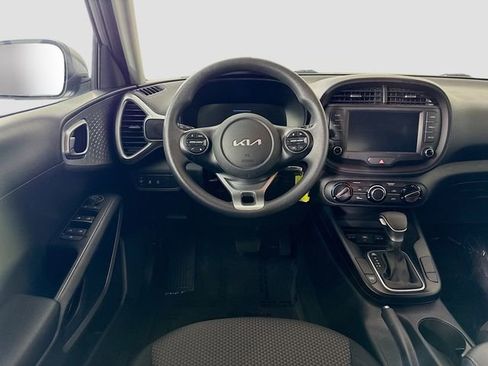 Used 2025 Kia Soul LX w/ LX Technology Package FWD image 20