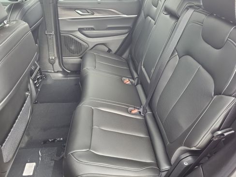 New 2025 Jeep Grand Cherokee Limited w/ Luxury Tech Group II image 22