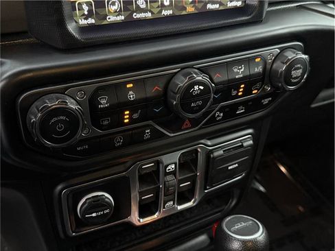 Used 2020 Jeep Gladiator Overland image 15