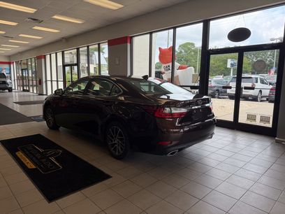 Used 2017 Lexus ES 350 w/ Luxury Package