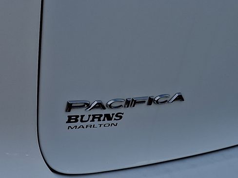 Used 2023 Chrysler Pacifica Touring-L FWD image 30