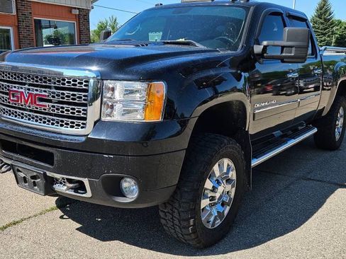 Used 2014 GMC Sierra 2500 Denali w/ Suspension Package, Off-Road AWD/4WD image 2