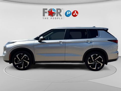 Used 2024 Mitsubishi Outlander SE FWD image 2