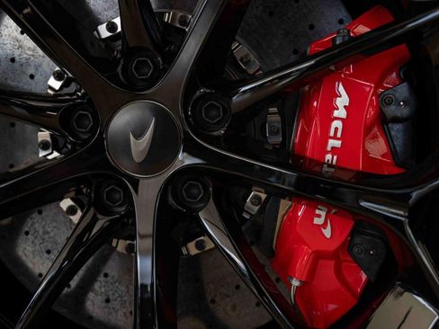 Used 2025 McLaren Artura Spider image 17