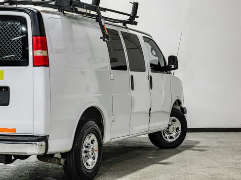 Used 2014 Chevrolet Express 2500 RWD image 17