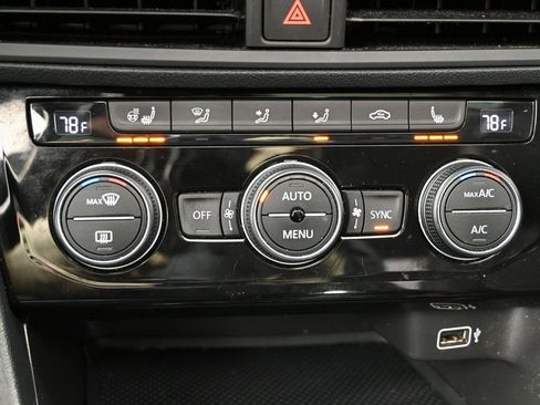 Used 2019 Volkswagen Jetta SE w/ Cold Weather Package image 25