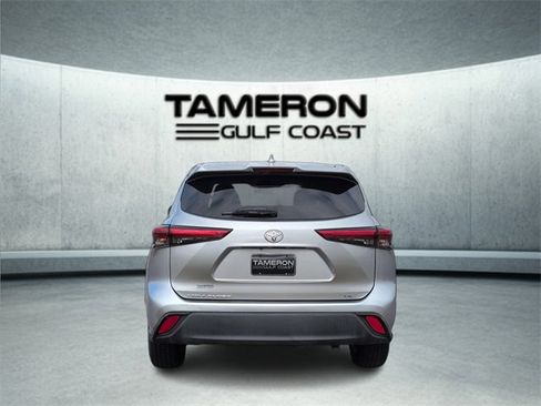 Used 2021 Toyota Highlander LE image 4
