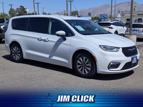 Used 2023 Chrysler Pacifica Touring-L FWD image 1