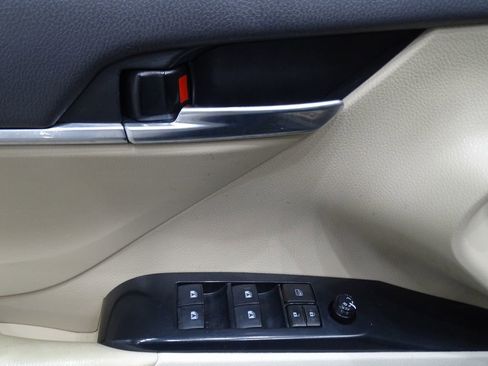 Used 2019 Toyota Camry LE image 16