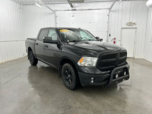 Used 2017 RAM 1500 ST w/ SXT Appearance Group AWD/4WD image 2