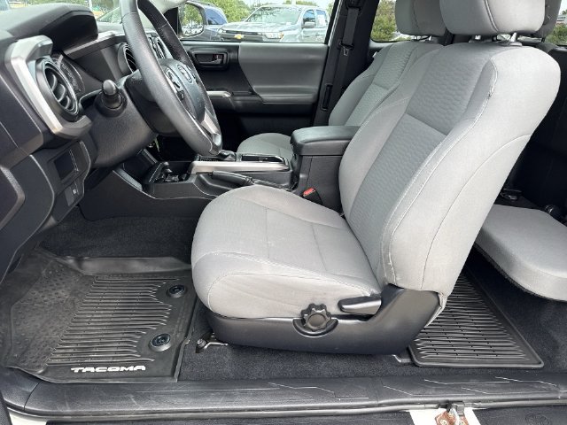 Used 2019 Toyota Tacoma SR5 AWD/4WD image 17