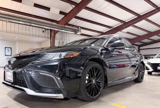 Used 2022 Toyota Camry XSE FWD image 6