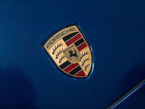 Certified 2025 Porsche Cayenne AWD/4WD image 19