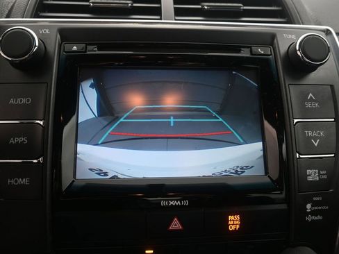 Used 2016 Toyota Camry SE image 12