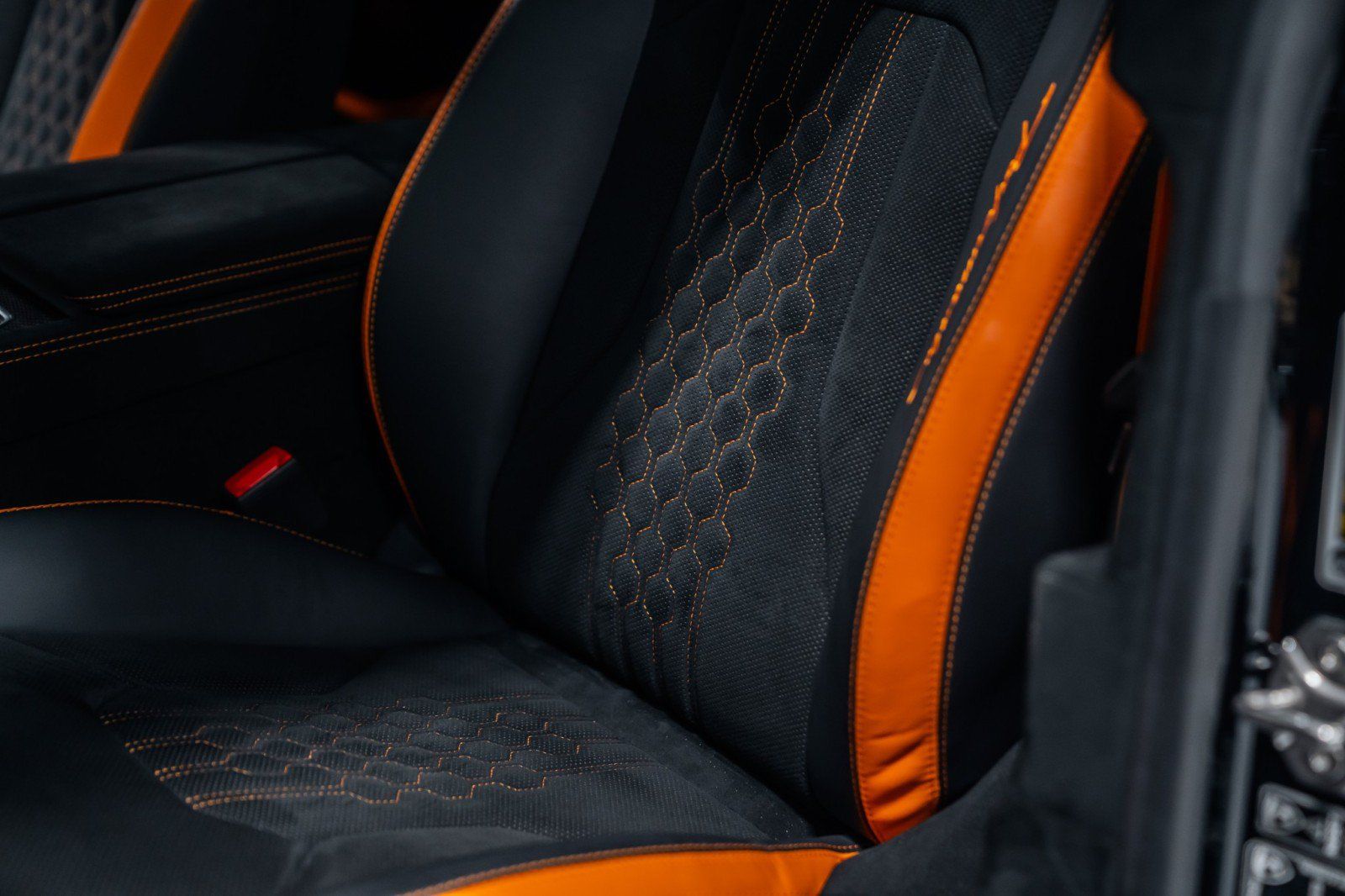 Used 2024 Lamborghini Urus Performante AWD/4WD image 21