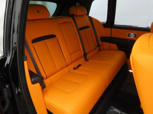 Certified 2023 Rolls-Royce Cullinan w/ Cullinan Package image 22