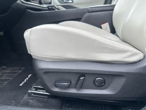 Used 2023 Nissan Rogue SV w/ SV Premium B Package AWD/4WD image 16