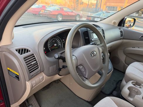 Used 2012 Kia Sedona LX image 16