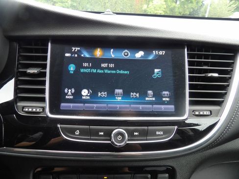 Used 2019 Buick Encore Sport Touring AWD/4WD image 18