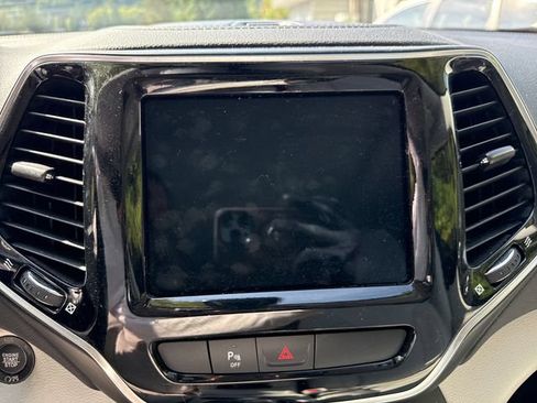 Used 2020 Jeep Cherokee Limited w/ Luxury Group AWD/4WD image 21