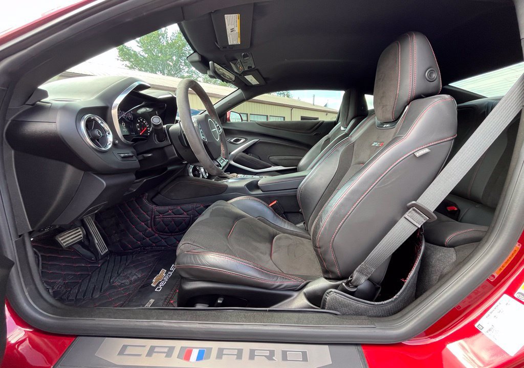 Used 2020 Chevrolet Camaro ZL1 RWD image 15