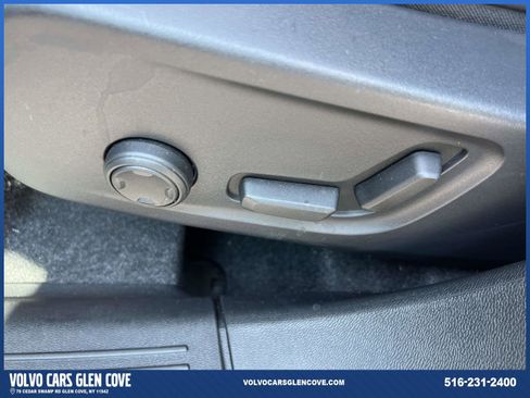 Used 2025 Volvo XC40 B5 Ultra w/ Climate Package image 17