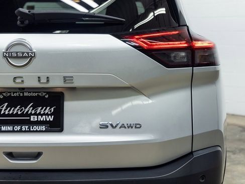 Used 2023 Nissan Rogue SV image 10